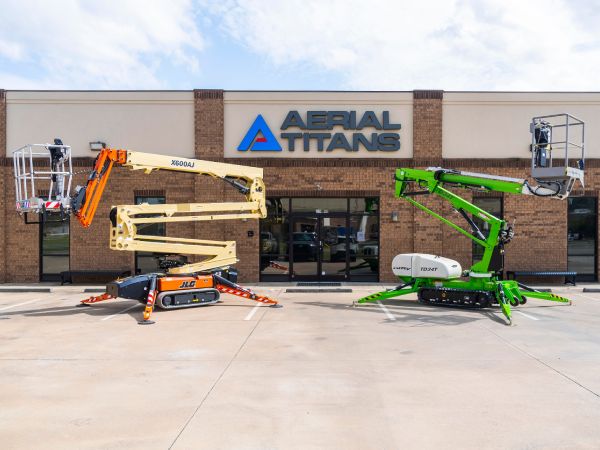 NEW TRACKED-DRIVE BOOM LIFTS