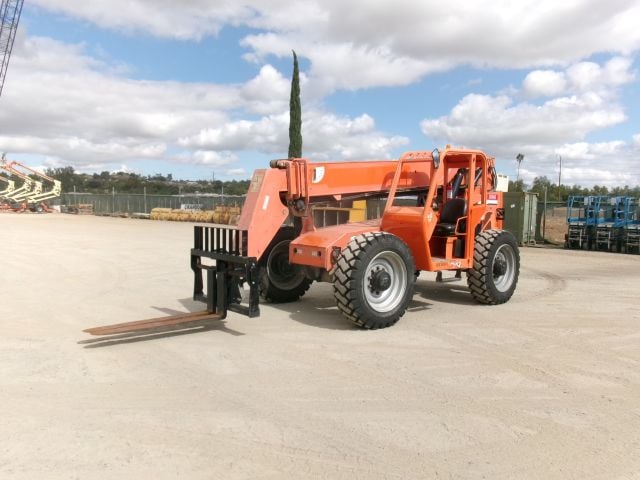 Used 2015 SKYTRAK 6042 Telehandler Forklift
