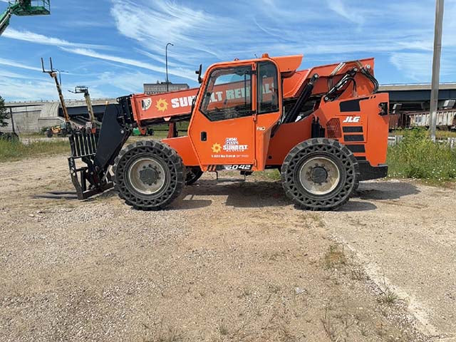 Used 2016 SKYTRAK 6042 Telehandler Forklift