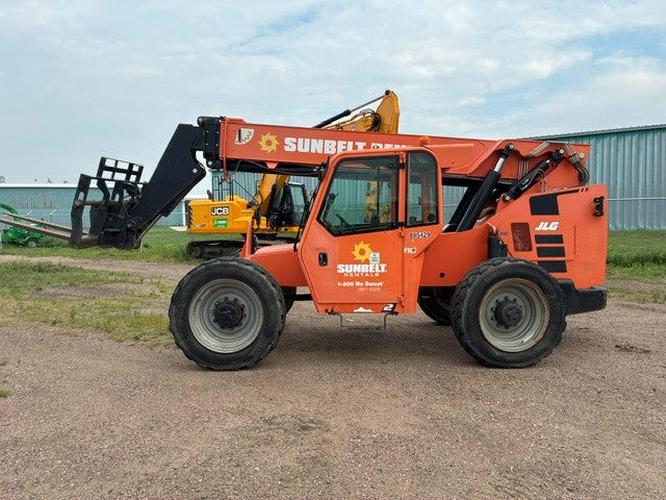 Used 2016 SKYTRAK 8042 Telehandler Forklift