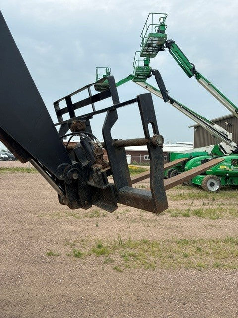 Used 2016 SKYTRAK 8042 Telehandler Forklift