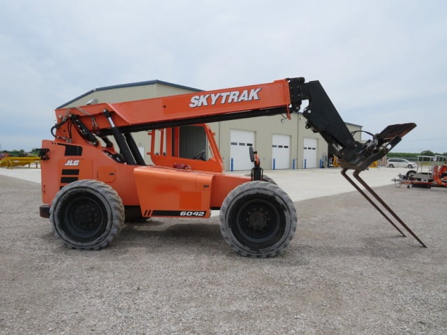 Used 2016 SKYTRAK 6042 Telehandler Forklift