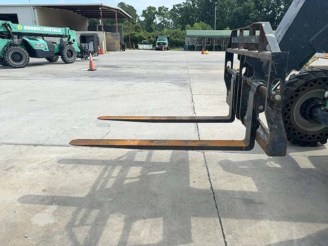 Used 2017 SKYTRAK 8042 Telehandler Forklift