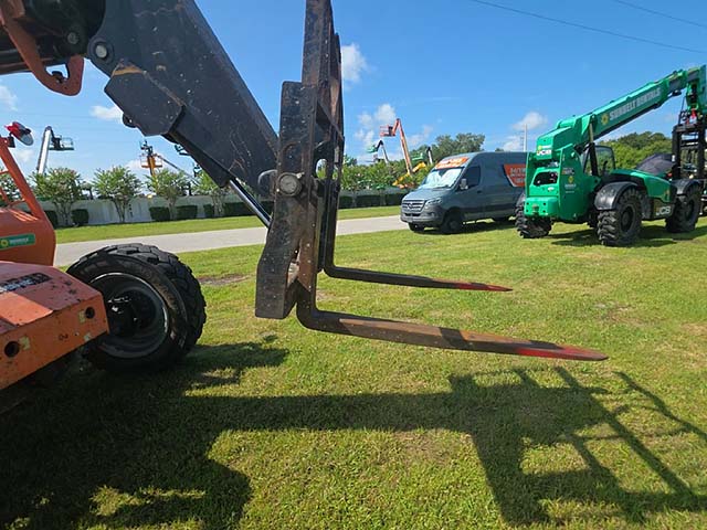 Used 2018 SKYTRAK 6042 Telehandler Forklift