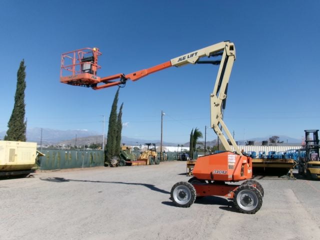 Used 2019 JLG 340AJ Articulating Boom Lift