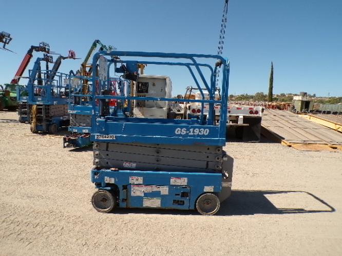New 2019 GENIE GS-1930 Scissor Lift, photo 4