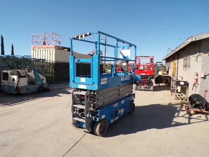 Used 2019 GENIE GS-2632 Scissor Lift, photo 2