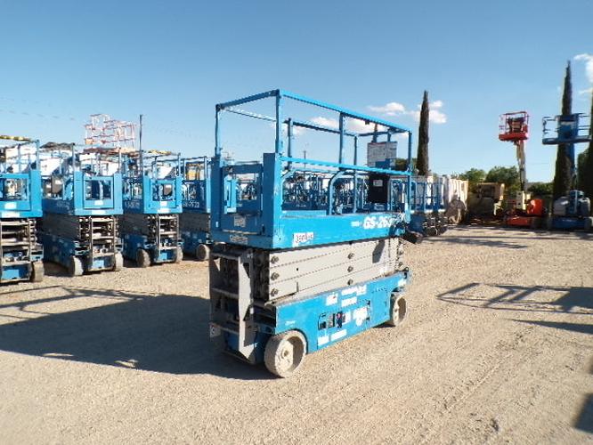New 2019 GENIE GS-2632 Scissor Lift, photo 2