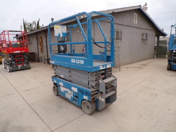 New 2019 GENIE GS-1930 Scissor Lift, photo 3