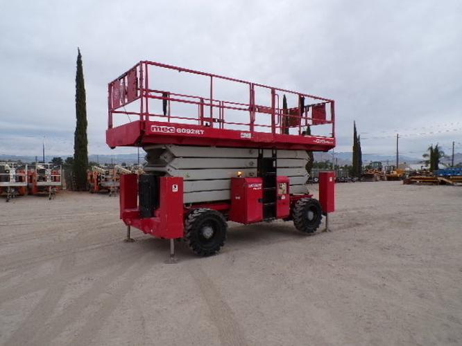 Used 2020 MEC 6092 RT Scissor Lift, photo 2