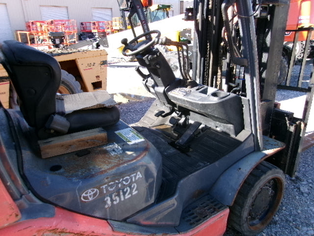 Used 2014 TOYOTA 8FGC35U-BCS Straight Mast Forklift