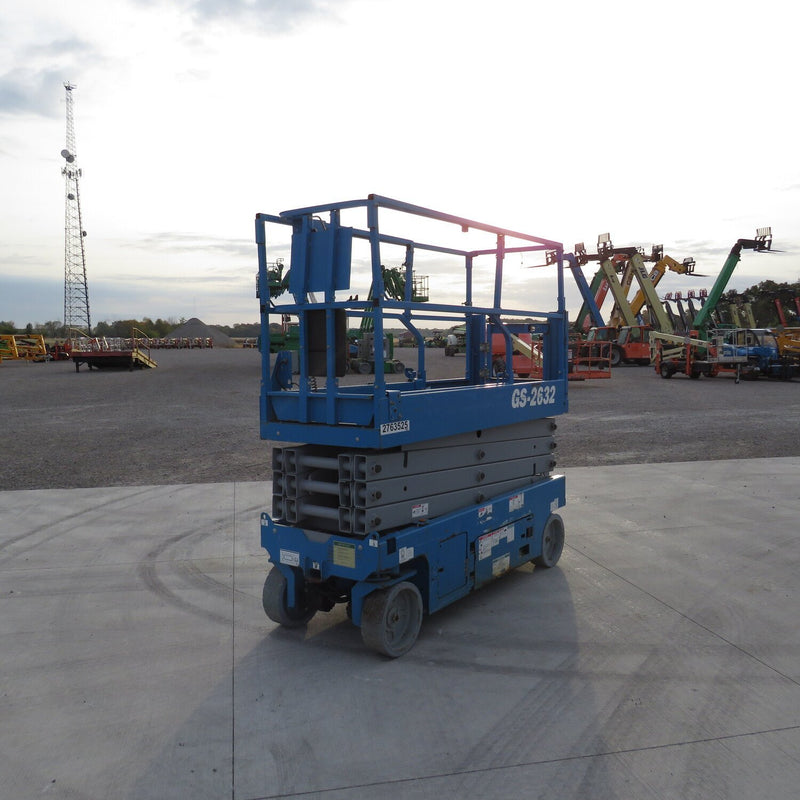 Used 2019 GENIE GS-2632 Scissor Lift, photo 2