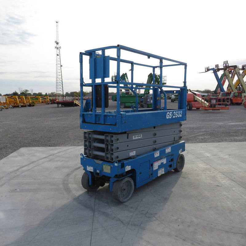 Used 2019 GENIE GS-2632 Scissor Lift, photo 2