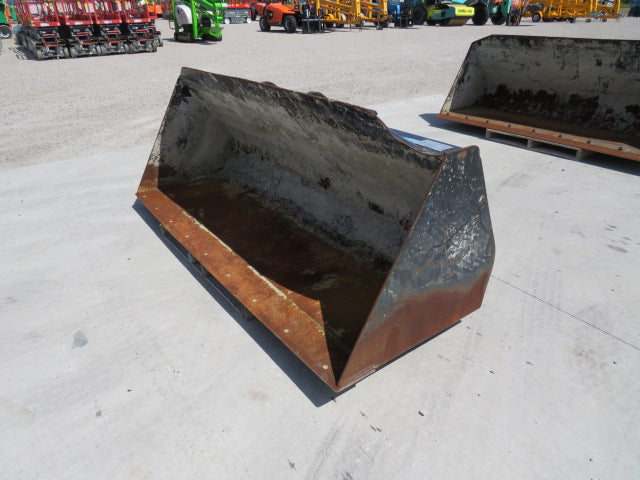 SKYJACK QT 96” BUCKET ATTACHMENT Used Standard Telehandler Quick-Attach