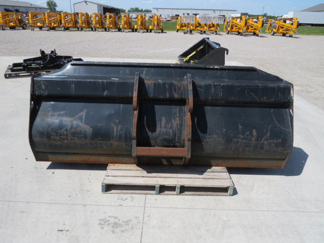 SKYJACK QT 96” BUCKET ATTACHMENT Used Standard Telehandler Quick-Attach
