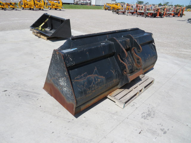 SKYJACK QT 96” BUCKET ATTACHMENT Used Standard Telehandler Quick-Attach