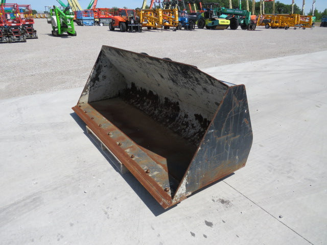2017 SKYJACK QT 96” BUCKET ATTACHMENT Used Standard Telehandler Quick-Attach