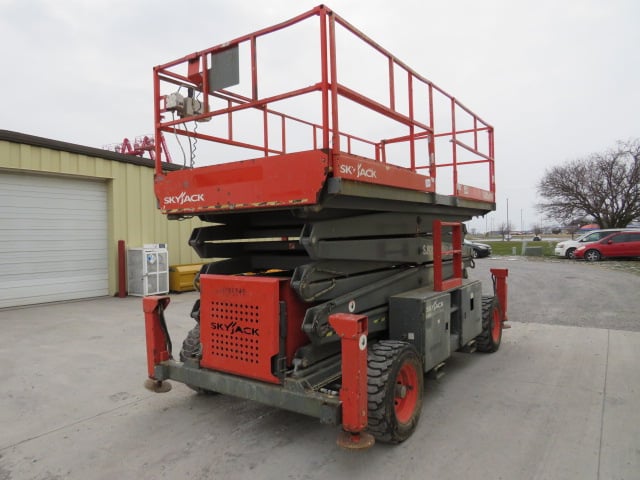Used 2013 SKYJACK SJ9250 RT Scissor Lift