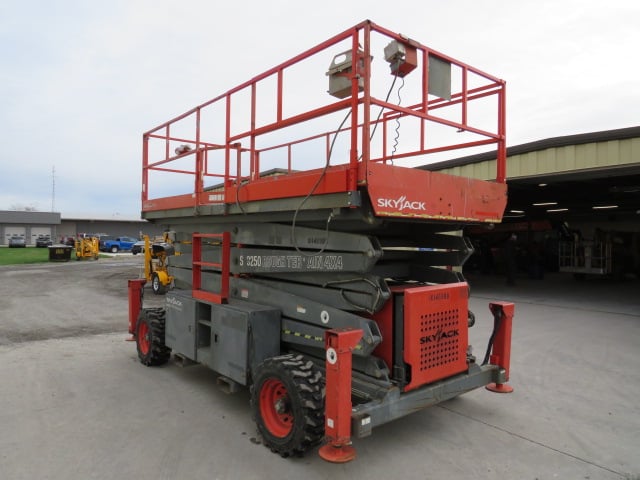 Used 2013 SKYJACK SJ9250 RT Scissor Lift