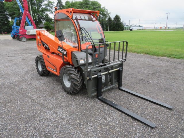 New 2025 SKYTRAK 3013 Telehandler Forklift