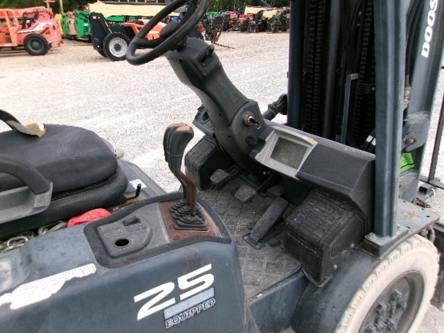 Used 2018 DOOSAN G25N-7 Straight Mast Forklift