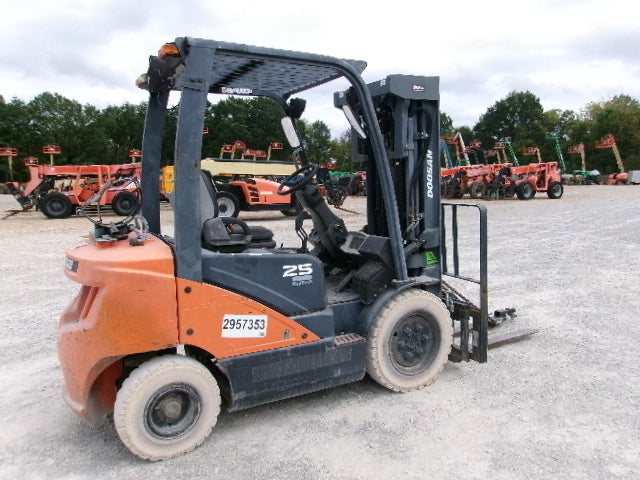 Used 2018 DOOSAN G25N-7 Straight Mast Forklift