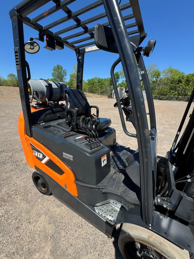 Used 2021 DOOSAN GC30S-9 Straight Mast Forklift