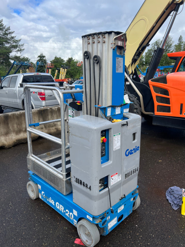 Used 2018 GENIE GR-20 Vertical Mast Boom Lift