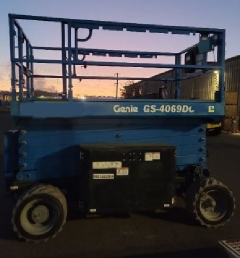 Used 2014 GENIE GS-4069 DC Scissor Lift