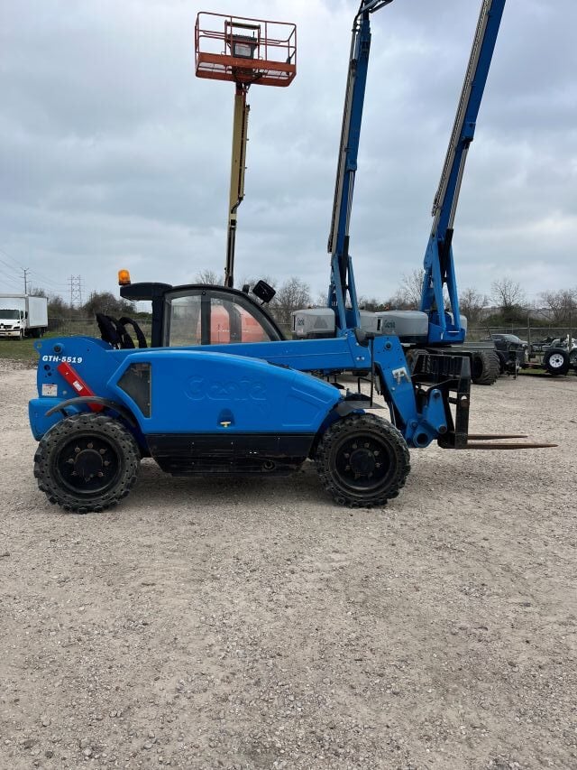 Used 2019 GENIE GTH-5519 Telehandler Forklift