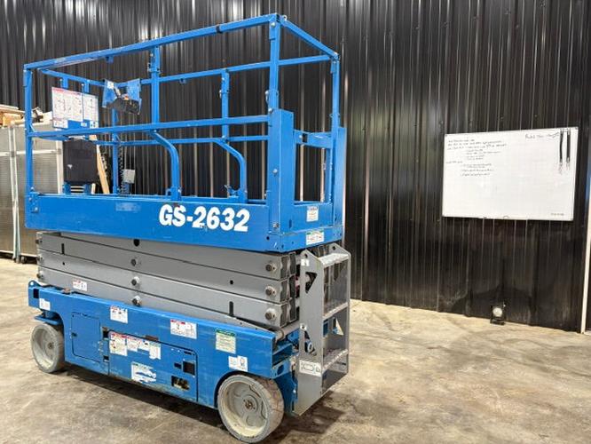 Used 2019 GENIE GS-2632 Scissor Lift, photo 2