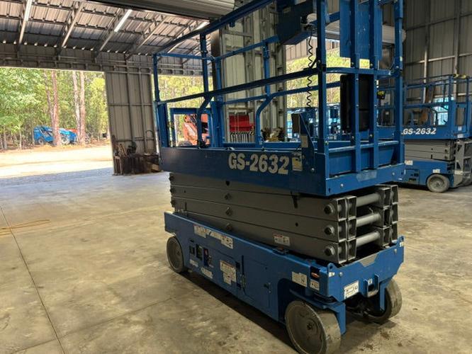 Used 2019 GENIE GS-2632 Scissor Lift, photo 4