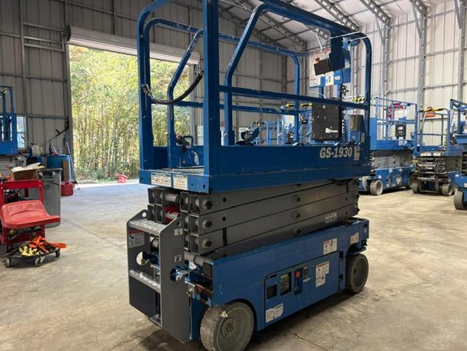 Used 2019 GENIE GS-1930 Scissor Lift, photo 2