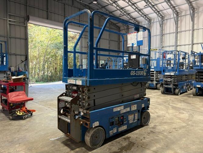 Used 2018 GENIE GS-1930 Scissor Lift, photo 2