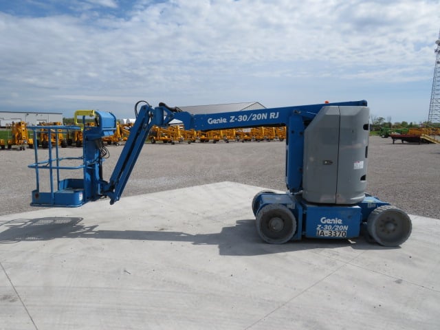 Used 2017 GENIE Z-30/20N RJ Articulating Boom Lift