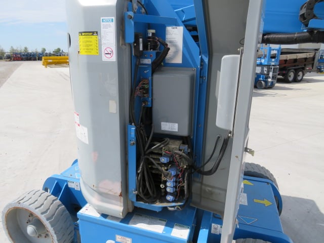 Used 2017 GENIE Z-30/20N RJ Articulating Boom Lift