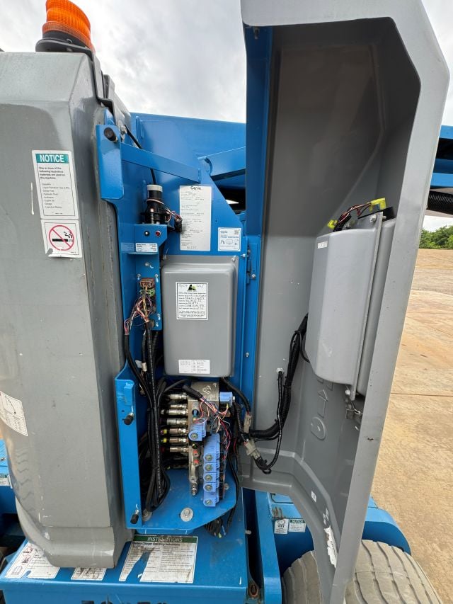 Used 2018 GENIE Z-30/20N RJ Articulating Boom Lift
