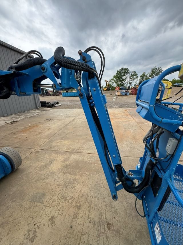Used 2018 GENIE Z-30/20N RJ Articulating Boom Lift