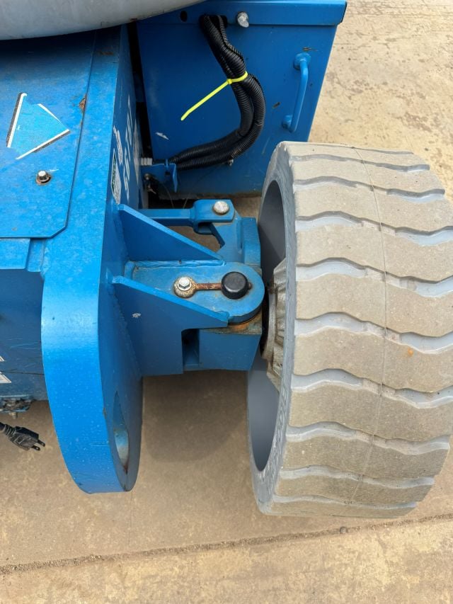 Used 2018 GENIE Z-30/20N RJ Articulating Boom Lift