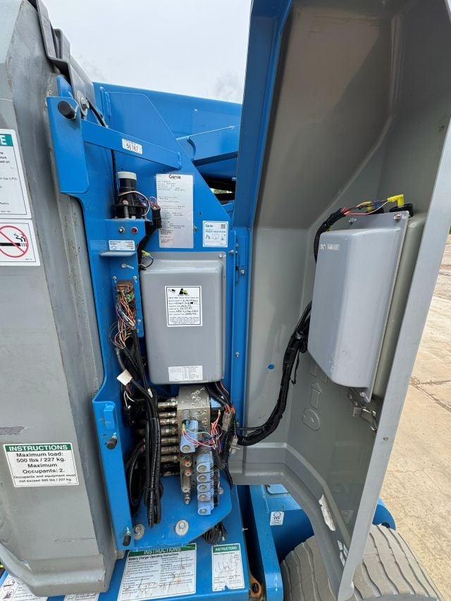 Used 2018 GENIE Z-30/20N RJ Articulating Boom Lift