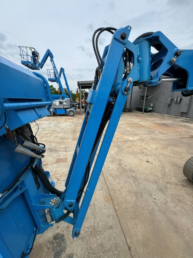 Used 2018 GENIE Z-30/20N RJ Articulating Boom Lift