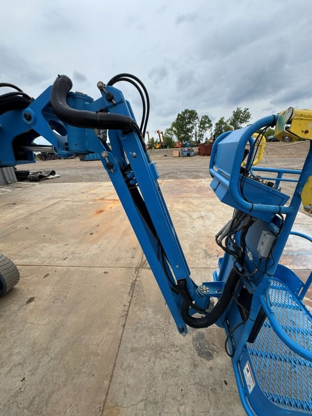 Used 2018 GENIE Z-30/20N RJ Articulating Boom Lift