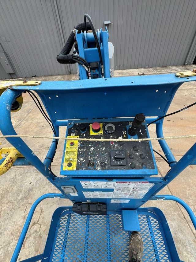 Used 2018 GENIE Z-30/20N RJ Articulating Boom Lift