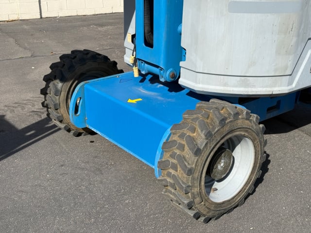 Used 2014 GENIE Z-34/22 RT Articulating Boom Lift