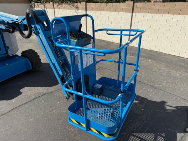 Used 2014 GENIE Z-34/22 RT Articulating Boom Lift