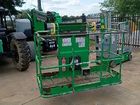Used 2017 GENIE Z-60/37 Articulating Boom Lift