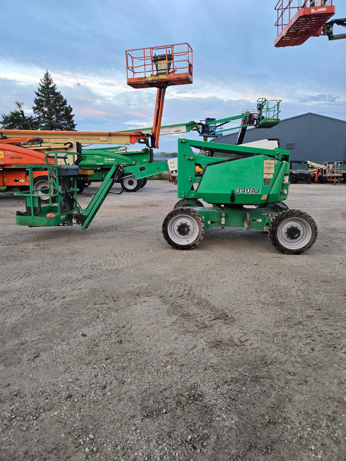 Used 2017 JLG 340AJ Articulating Boom Lift