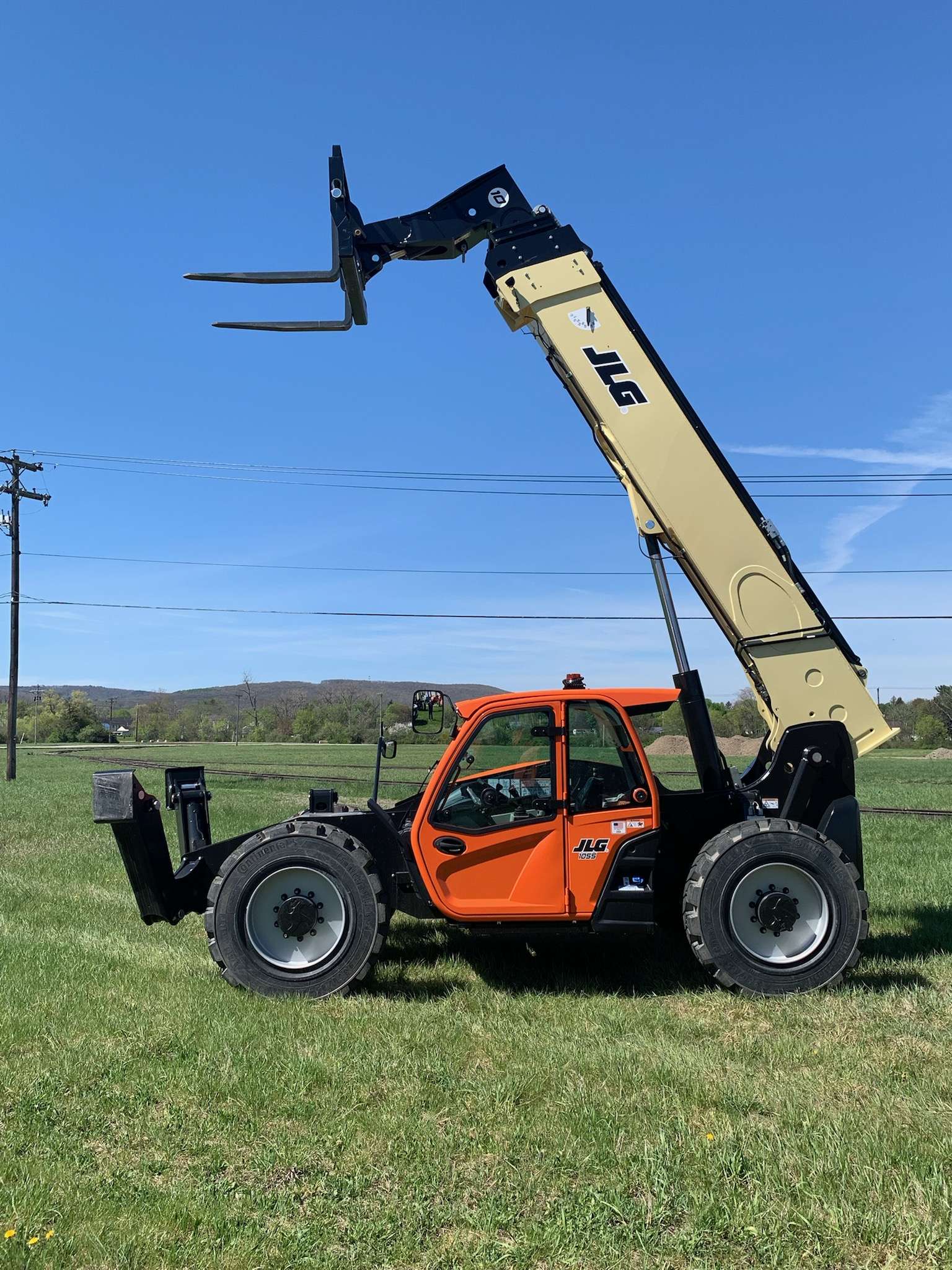 <strong>*NEW* 2022 JLG 1055</strong>