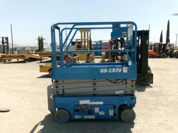 2018 GENIE GS-1930 Used Scissor Lift side view.
